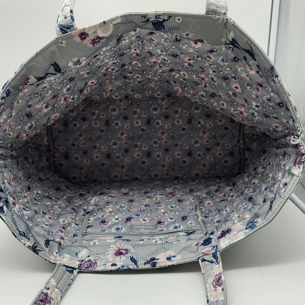 Vera Bradley Zinnias Quilted XTRA Large Tote/Bag 24"x15" Inner Zipper Pocket - Picture 6 of 15